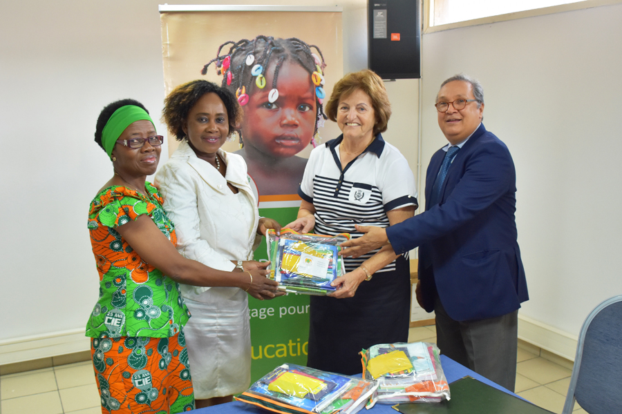 Don de 300 kits scolaires offerts à la fondation Sacré-Cœur Missionnaires de la Charité.